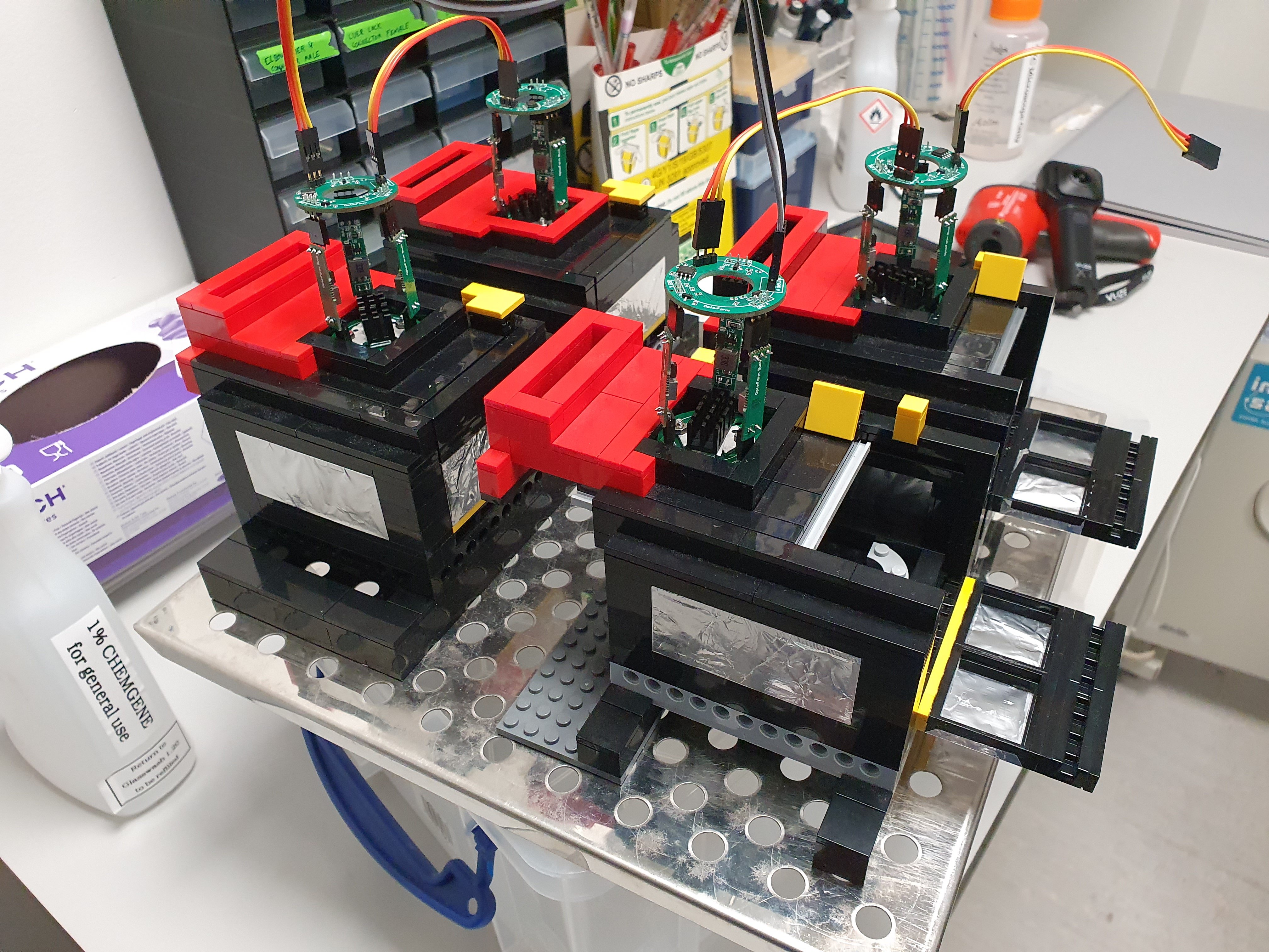 Optical incubator built with accessible materials